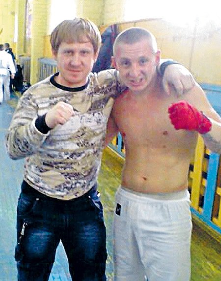 Особенности организма не мешают Гене (слева, с ним брат Женя) заниматься спортом