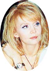 ЖЕНА: супругом-продюсером удовлетворена