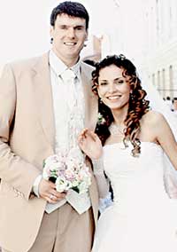 МОЛОДОЖЕНЫ: на свадьбе налегали на московскую водку