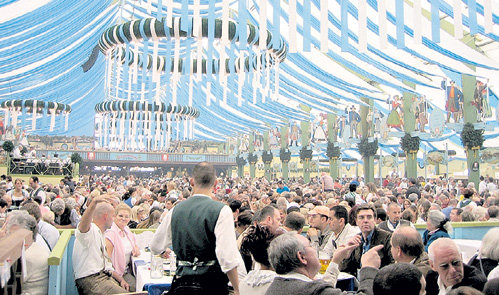 Выпить пива в толпе туристов со всего света - такая возможность в Мюнхене есть круглый год