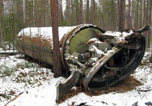 Разрушенная после падения первая ступень ракеты комплекса «Тополь». militaryrussia.ru