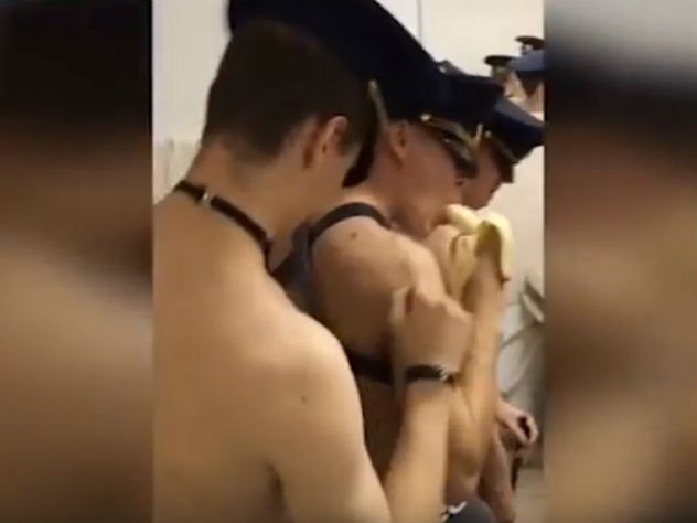 Сергей Морозов прокомментировал видео с полуголыми курсантами в Ульяновске Сергей Морозов прокомментировал видео с полуголыми курсантами в Ульяновске
