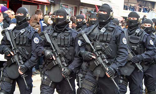 Бойцы GSG-9 в Косово. Фото: Wikimedia.org