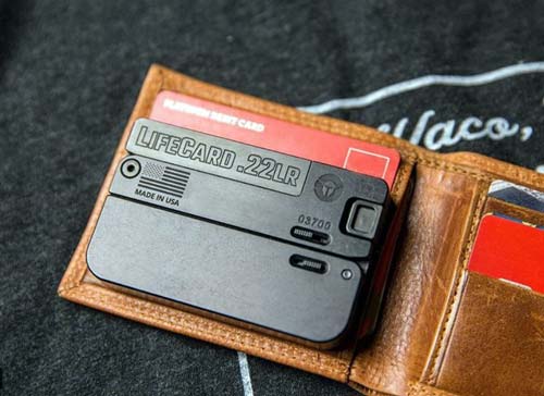 LifeCard легко уместится в мужском портмоне. Фото:<a href=" https://www.instagram.com/p/Bf1jTCUgfzd/" target="_blank"> Instagram</a>