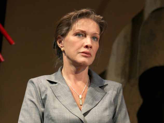 Известная актриса Елена Проклова в студии программы «Судьба человека» с Борисом Корчевниковым рассказала, почему погибли трое ее сыновей спустя несколько дней после родов.