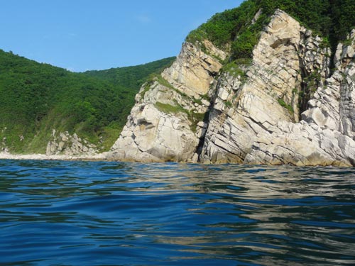 Российское побережье Японского моря. Фото: wikimedia.org