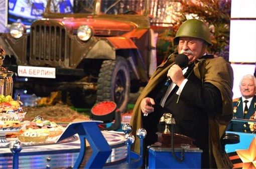 Наряды Леонида Якубовича на Поле Чудес