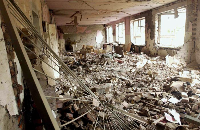 Так школа будет выглядеть через несколько дней после захвата. Фото: Владимир Веленгурин / КП