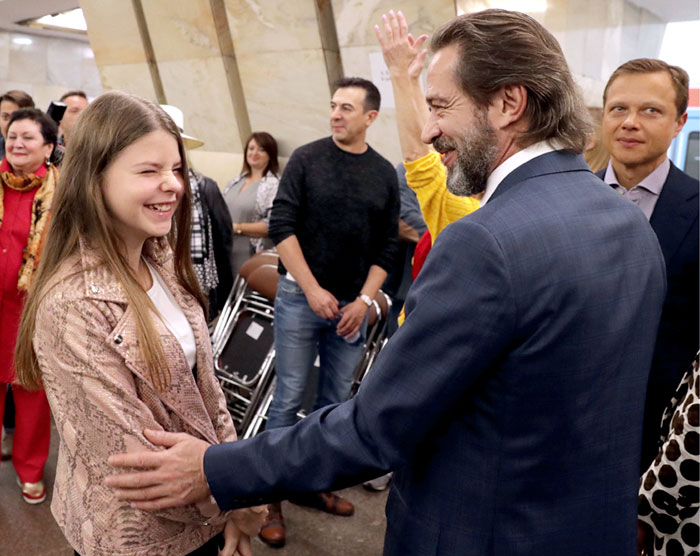 Владимир Машков, нынешний худрук «Табакерки», пообещал 13-летней Маше Табаковой: «Когда подрастешь, возьму к себе артисткой!»