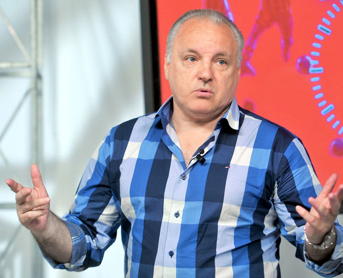 Абрамов бывает резким