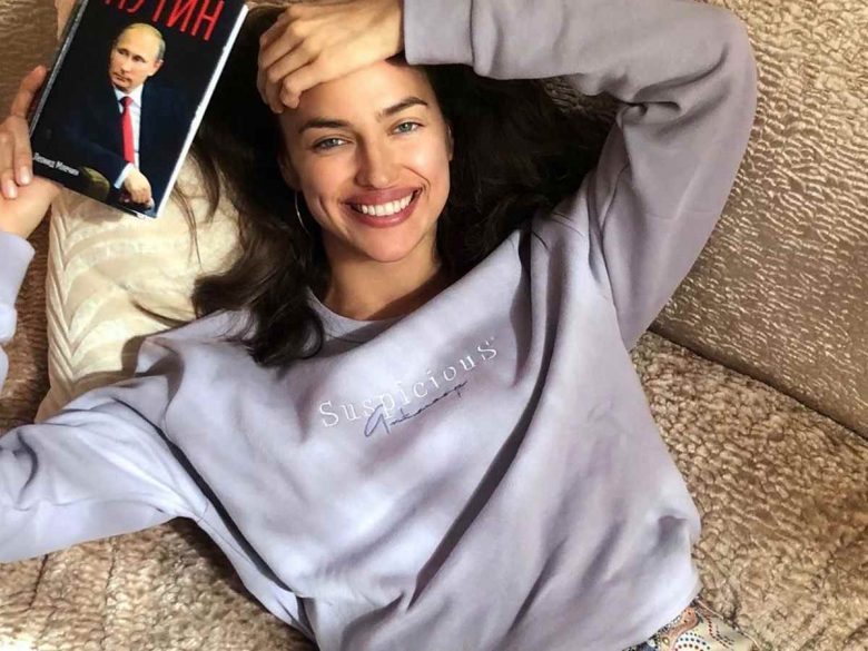 «Вышла из порно»: Ирина Шейк снялась в откровенном бикини и кожаных ботфортах «Вышла из порно»: Ирина Шейк снялась в откровенном бикини и кожаных ботфортах