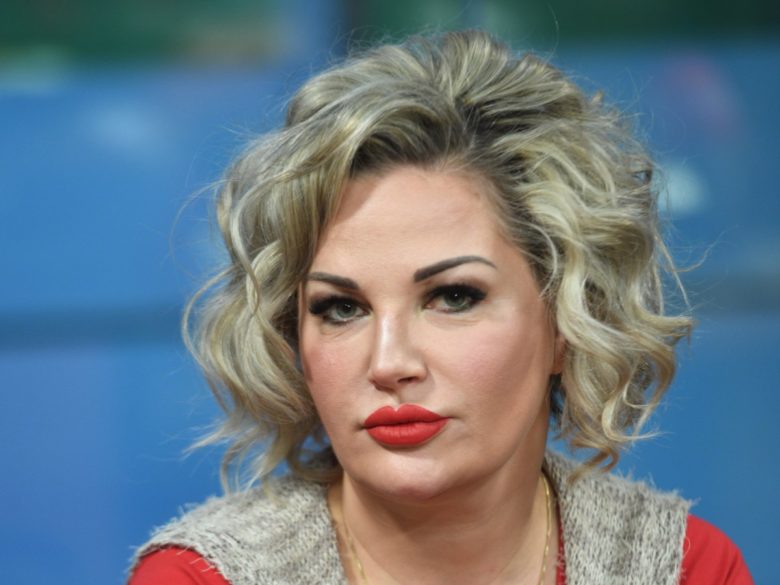 «Скоро снимется в порнухе»: вставшая на четвереньки на пляже 44-летняя Мария Максакова вызвала оторопь «Скоро снимется в порнухе»: вставшая на четвереньки на пляже 44-летняя Мария Максакова вызвала оторопь