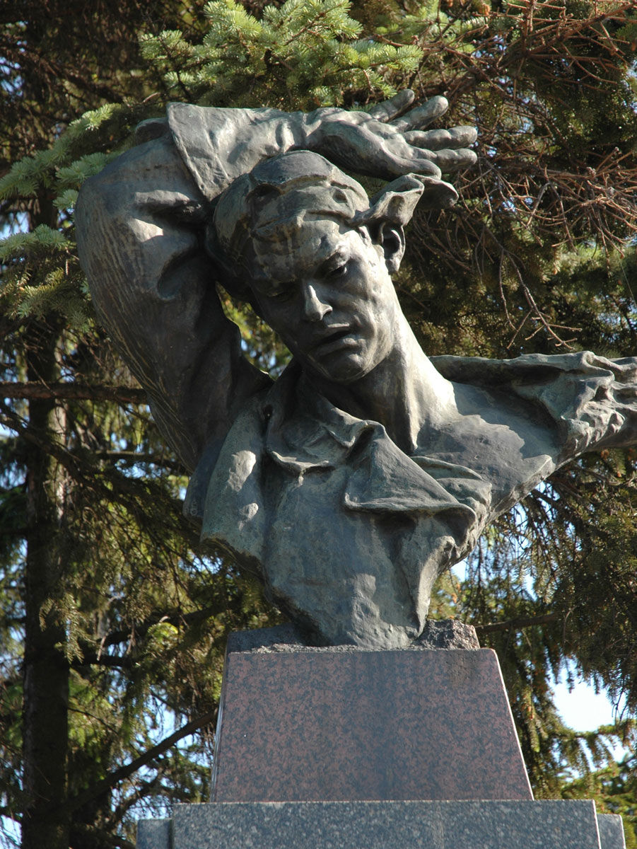 «Памятник