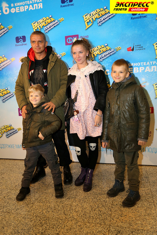 ВЛАДИМИР ЕПИФАНЦЕВ С ЖЕНОЙ И СЫНОВЬЯМИ ОРФЕЕМ И ГОРДЕЕМ