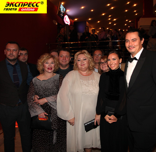 ЖОРА КРЫЖОВНИКОВ (справа)