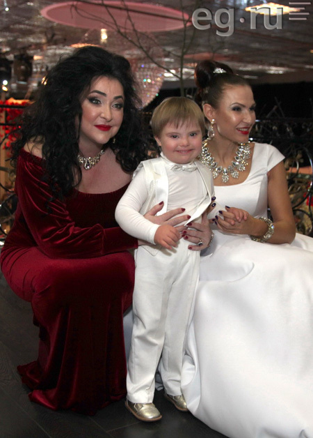 ЛОЛИТА МИЛЯВСКАЯ, ЭВЕЛИНА БЛЁДАНС С СЫНОМ СЕМЁНОМ