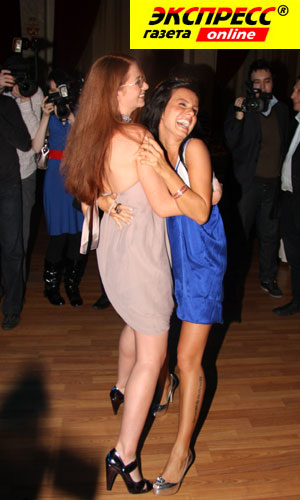 ЛЕНА КАТИНА И ЮЛЯ ВОЛКОВА: «татушки» по старой памяти изобразили лесбийские страсти