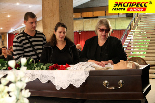 ВДОВА АЛЕКСАНДРА БЕЛЯВСКОГО ЛЮДМИЛА С ДОЧЕРЬЮ НАДЕЖДОЙ