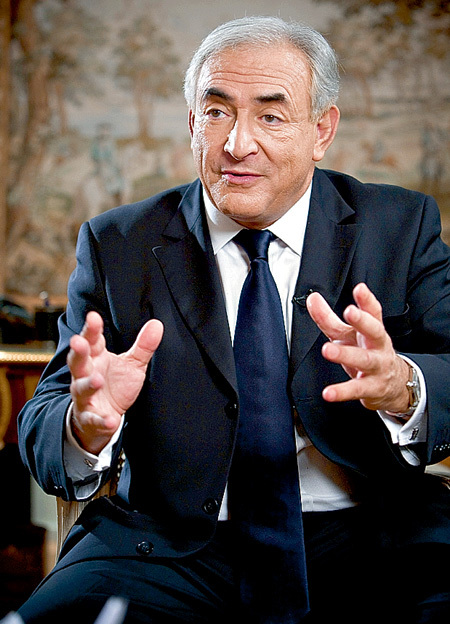 Бедный Доминик СТРОСС-КАН мог стать президентом Франции, а теперь из-за сомнительных прелестей аноргазмичной беспринципной негритянки сидит в тюрьме для отбросов американского общества