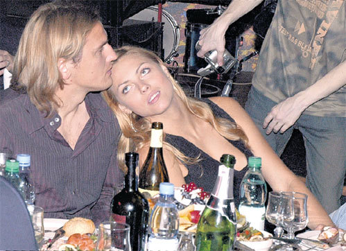 Екатерина ПОЛЯНСКАЯ (бывшая жена Андрея КОБЗОНА) влюбилась в БУЛЫКИНА по уши. И родила ему двоих детей