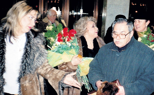 Дочь Катя (слева) от бывшего администратора МИАНСАРОВОЙ Игоря ХЛЕБНИКОВА называет своего отчима Марка ФЕЛЬДМАНА (справа) отцом