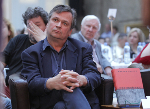 Максим Кантор во время церемонии объявления победителя общероссийской литературной премии в Санкт-Петербурге (фото РИА 