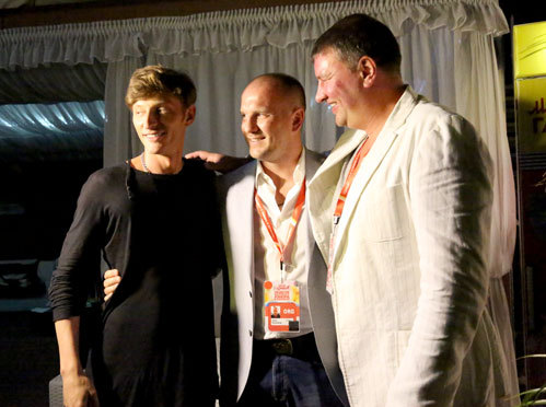 Павел ВОЛЯ(слева) с друзьями-коллегами