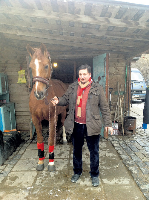 Шамиль ГАЛИМЗЯНОВ работает тренером в конном клубе