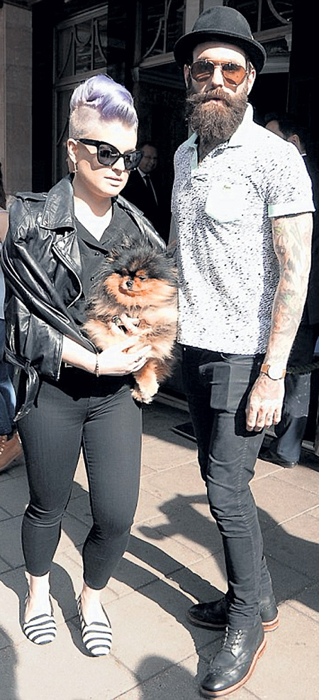 Келли ОСБОРН сделала в бороде Рикки ХОЛЛА пикантную находку