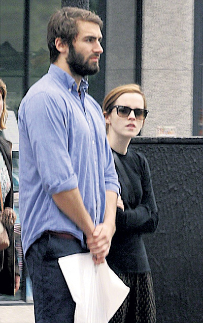 Даже рукастый регбист Мэттью не смог удержать Эмму