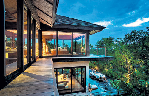 Цена недвижимости Донны КАРАН на островах Теркс и Кайкос кусается, как местные карибские акулы