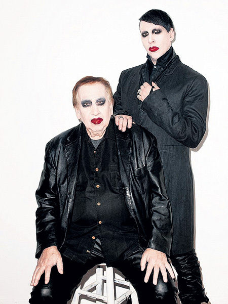 После ухода матери Мэрилин МЭНСОН особенно сблизился с отцом