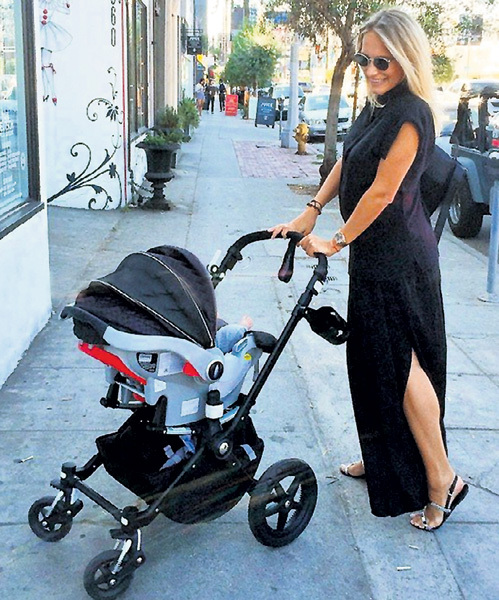 ...говорит, что теперь смотрит не внутрь себя, а только на кроху. Фото: Instagram**.com