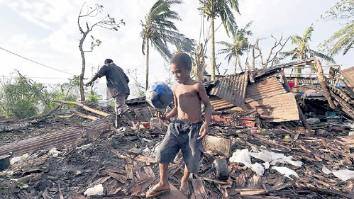 ...от большинства других строений остались груды обломков