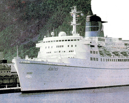 «Альбатрос» и сейчас бороздит просторы Мирового океана. Флаг - Багамы, экипаж - немцы, обслуга - филиппинцы