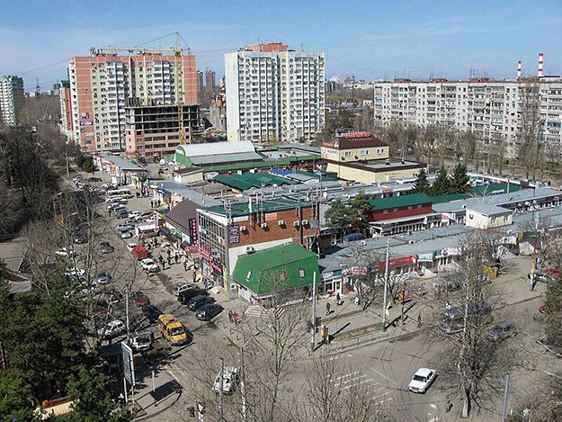 Стоимость квадратного метра жилой недвижимости в Карасунском районе Краснодара составляет в среднем 47 000 рублей.