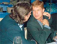 ТАЛАНТЛИВЫЙ ФУТБОЛИСТ: на вечеринку приходит с другом