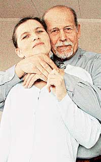 С ЖЕНОЙ МАРИНОЙ: бодр, весел и уверен в себе