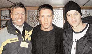 НА СЪЕМКАХ ФИЛЬМА "ПРЕВОСХОДСТВО БОРНА": Виктор Иванов с сыном Мартином и актером Мэттом Дэймоном