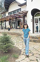 ОКСАНА РОБСКИ: в своем рублевском доме вынашивает замысел очередного гламурного романа