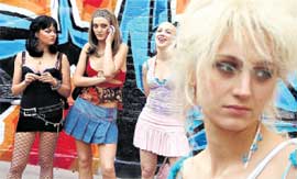 КАДР ИЗ ФИЛЬМА "ТОЧКА": настоящая судьба проститутки - грязь и унижения, а не роскошь и Ричард Гир