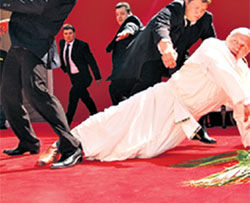 СЦЕНА ПОКУШЕНИЯ НА ПАПУ: преступники просчитались