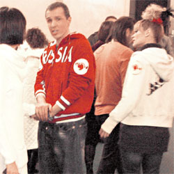 АЛБЕНА ДЕНКОВА: искоса поглядывала на собеседницу Игоря