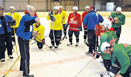 НА ТРЕНИРОВКЕ: с нашими игроками Кинг говорил по-английски