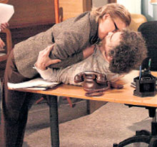 ...по мнению пришельцев, Земля заражена вирусом любви