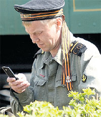 ВЕРНУЛСЯ В XXI ВЕК: в паузах между дублями актёры названивали домой