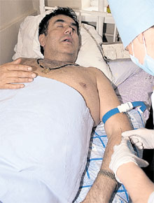 ВНУТРИВЕННАЯ ИНЪЕКЦИЯ: Стас стоически переносит испытания