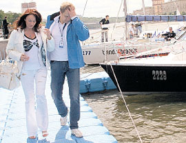 СЕРГЕЙ НЕ ОТХОДИТ ОТ ПОЛИНЫ НИ НА ШАГ: все уверены, что ребёнок у актёров родится не только умным и красивым, а ещё и талантливым