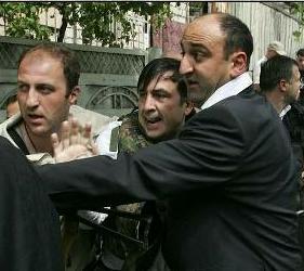 Саакашвили пригрезились в небе русские самолеты. Охрана, на всякий случай, начала спасать президента