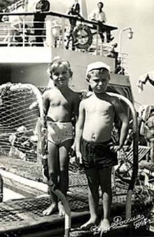 Юля и Вася на пару разбирались, чем мальчики отличаются от девочек